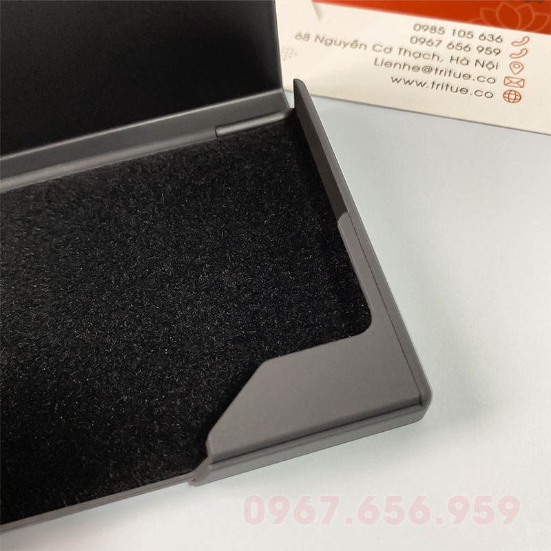 Hộp name card cao cấp bằng kim loại khắc tên riêng HC33 41 Hop name card cao cap